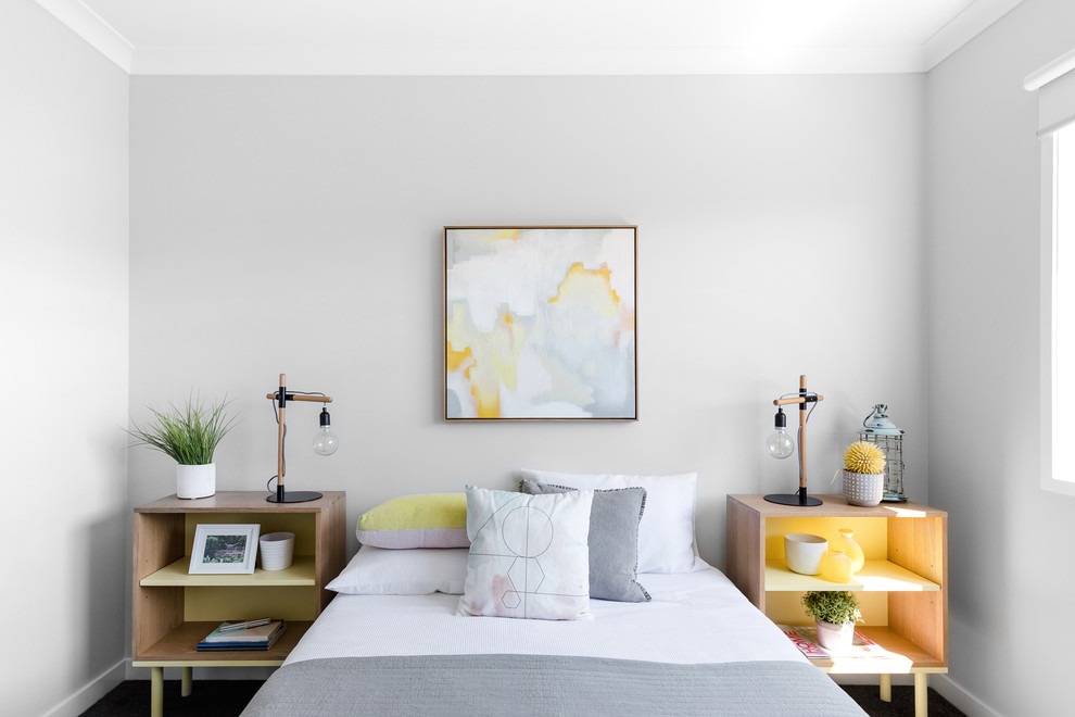 Imagen de habitación de invitados contemporánea pequeña sin chimenea con paredes grises, moqueta y suelo gris