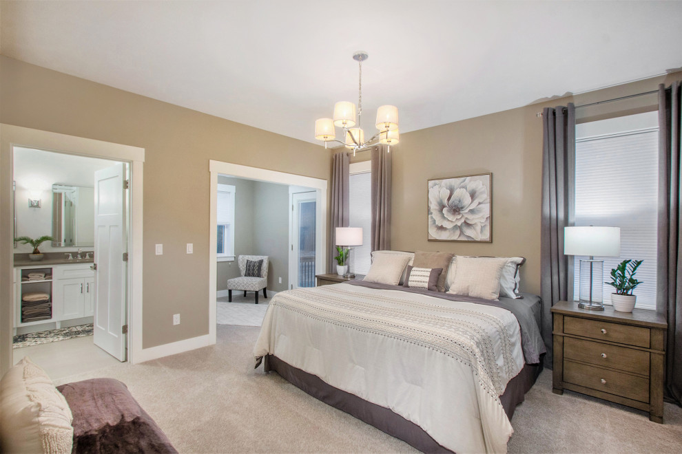 Foto de dormitorio principal clásico renovado de tamaño medio sin chimenea con paredes marrones, moqueta y suelo gris