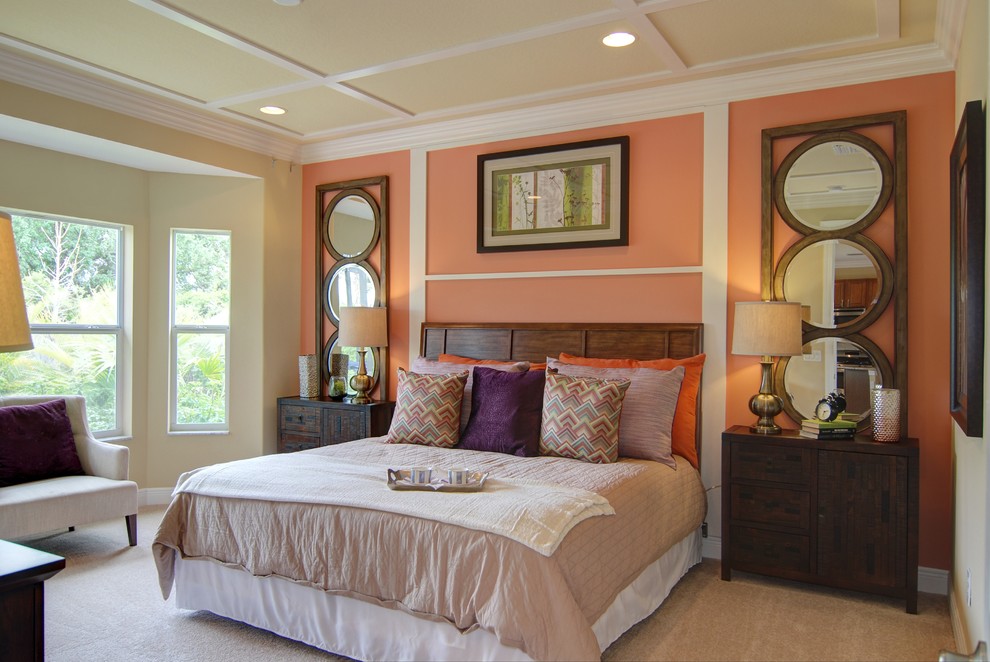 Свежая идея для дизайна: хозяйская спальня среднего размера в современном стиле с разноцветными стенами и ковровым покрытием без камина - отличное фото интерьера