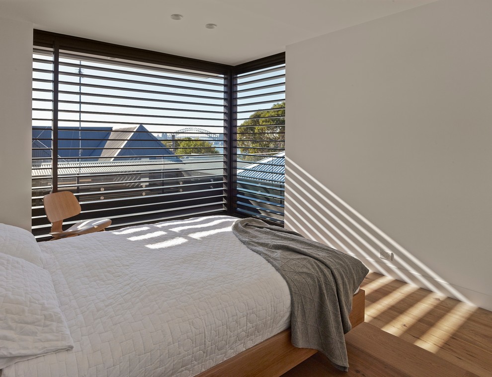 Bedroom - modern bedroom idea in Sydney