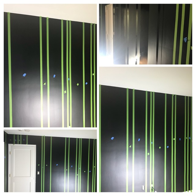 Black walls with high gloss stripes! Modern Bedroom New York by