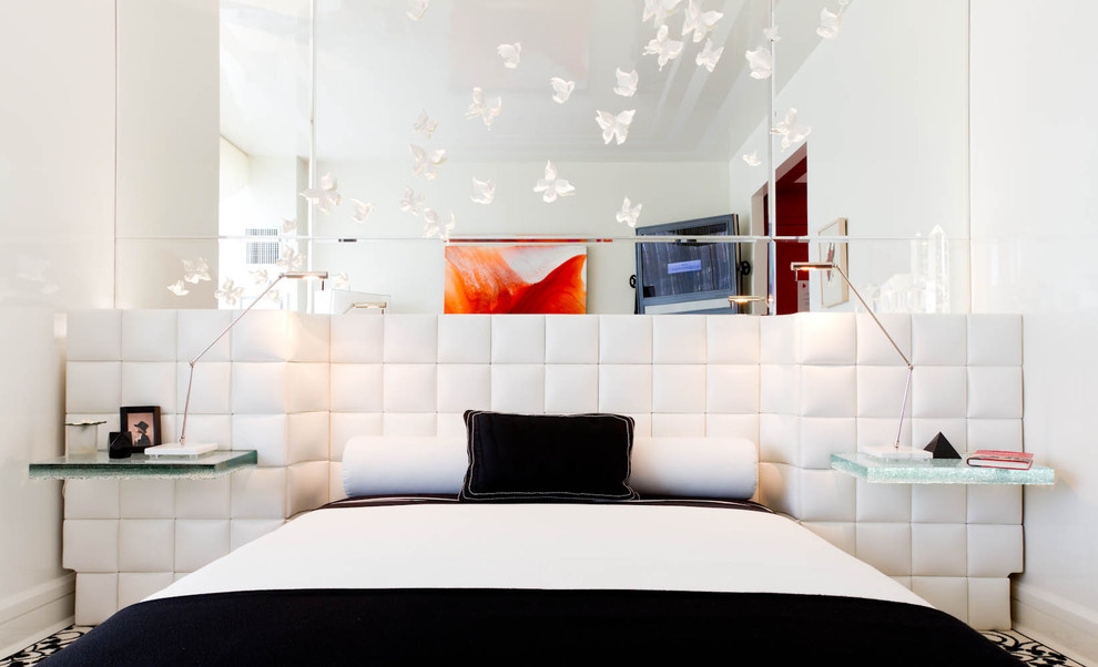 Diseño de dormitorio contemporáneo con paredes blancas