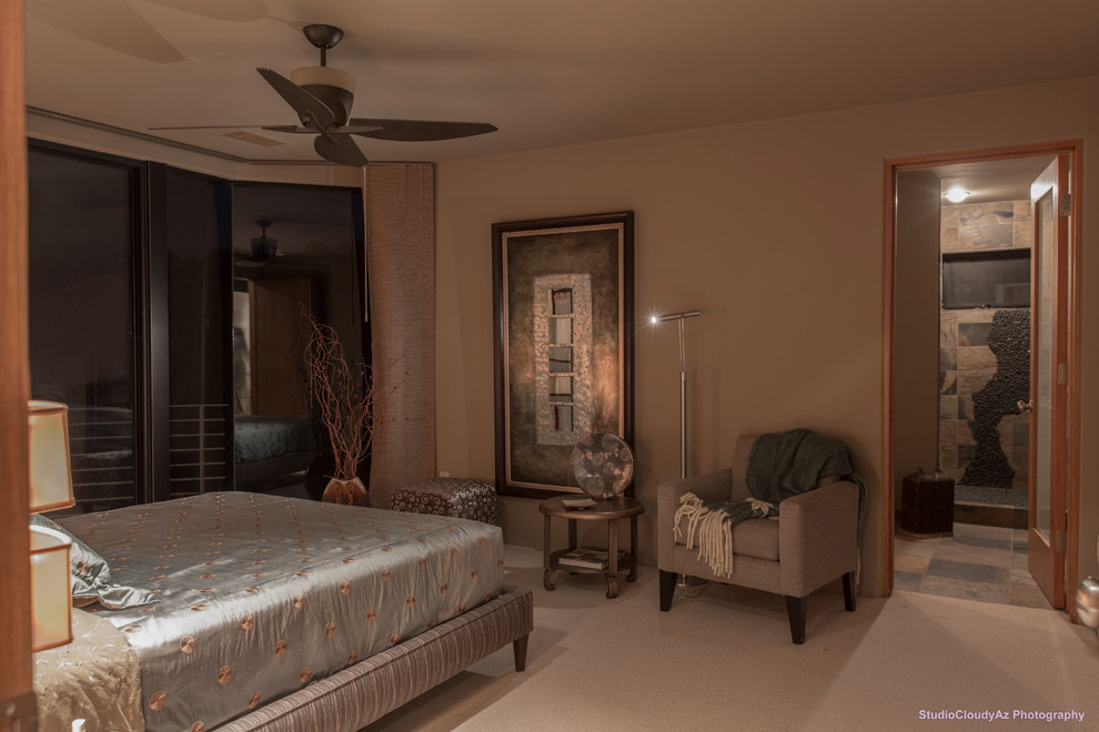 Mittelgroßes Modernes Gästezimmer ohne Kamin mit beiger Wandfarbe und Teppichboden in Phoenix