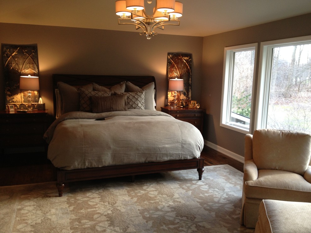 Example of a classic bedroom design in St Louis