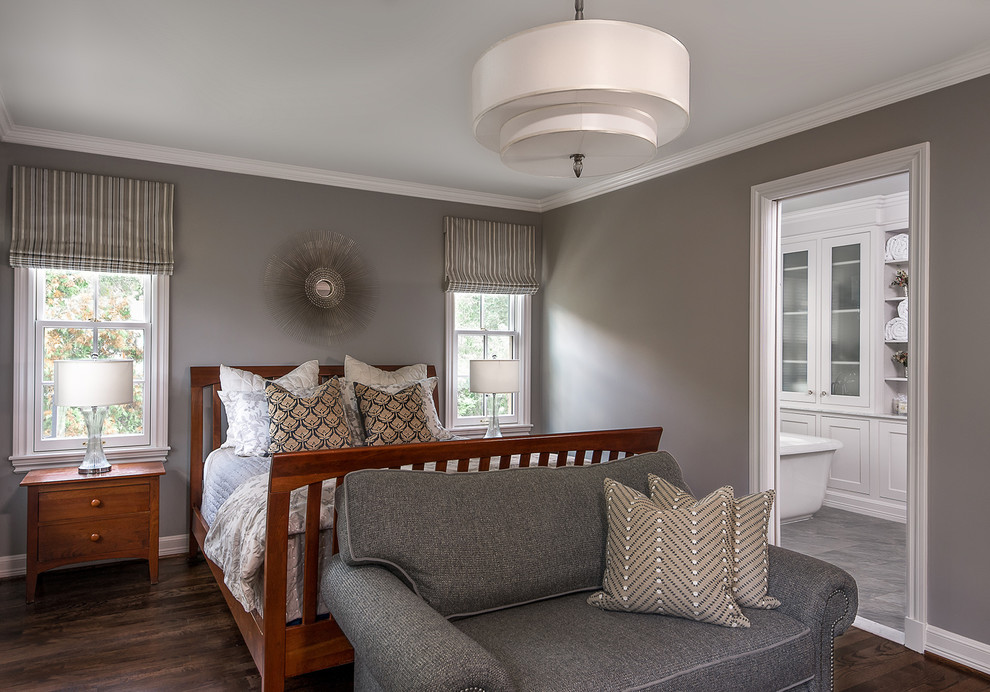 Ejemplo de dormitorio principal clásico renovado de tamaño medio con paredes grises, suelo de madera oscura y suelo marrón