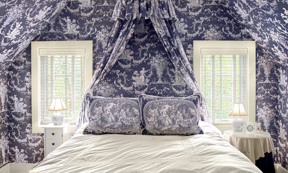 リッチモンドにあるトラディショナルスタイルのおしゃれな寝室 (マルチカラーの壁) のレイアウト