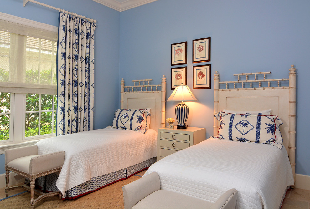 Пример оригинального дизайна: гостевая спальня (комната для гостей) в морском стиле с синими стенами