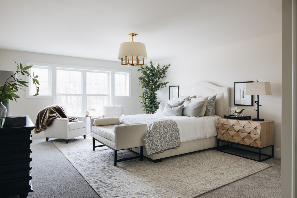 Immagine di una camera da letto chic con pareti bianche, moquette e pavimento grigio