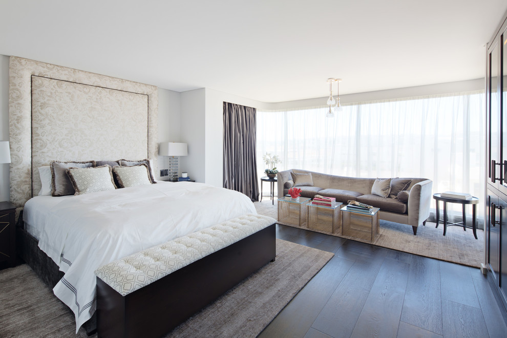 Design ideas for an expansive contemporary master bedroom in Sydney.