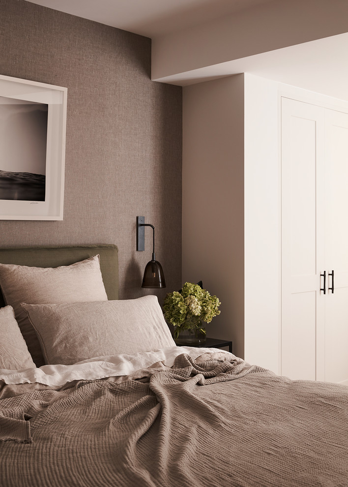 Modernes Schlafzimmer mit grauer Wandfarbe in Sydney