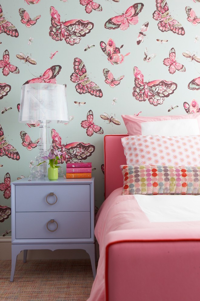 Свежая идея для дизайна: гостевая спальня среднего размера, (комната для гостей) в стиле модернизм с розовыми стенами и ковровым покрытием без камина - отличное фото интерьера