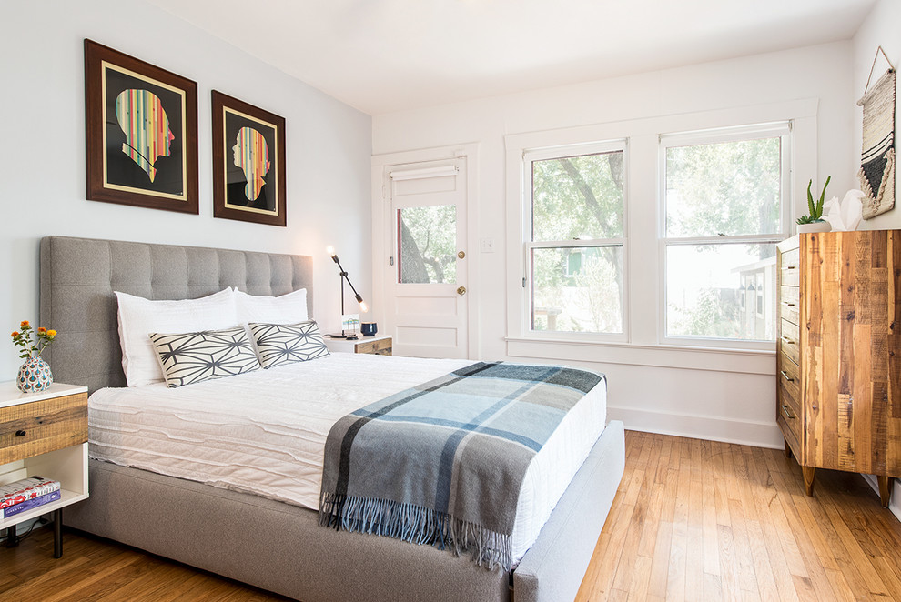 Bedroom - mid-century modern bedroom idea in Austin