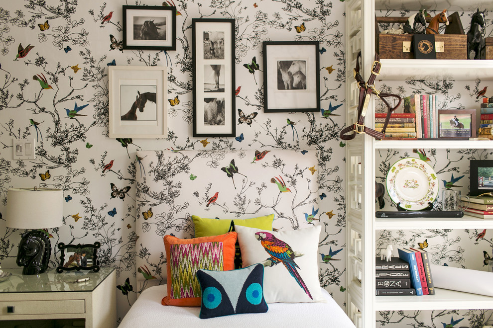 Источник вдохновения для домашнего уюта: спальня в стиле фьюжн с разноцветными стенами