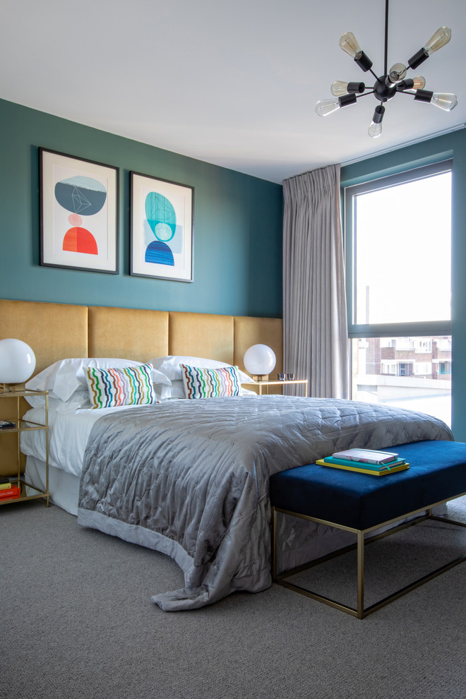 Foto de dormitorio contemporáneo con paredes azules, moqueta y suelo gris