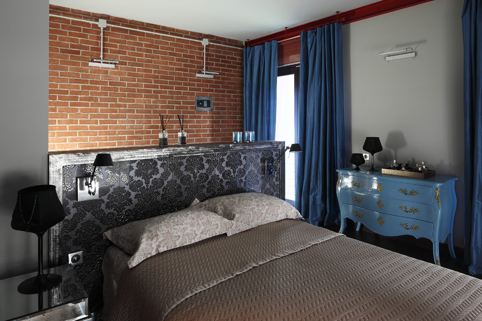 Esempio di una camera da letto eclettica con pareti grigie