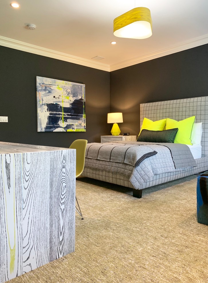 На фото: гостевая спальня среднего размера, (комната для гостей) в современном стиле с черными стенами, ковровым покрытием и серым полом без камина
