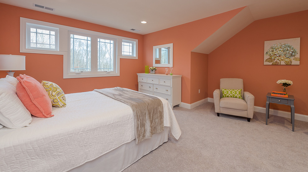 На фото: гостевая спальня (комната для гостей) в современном стиле с ковровым покрытием с