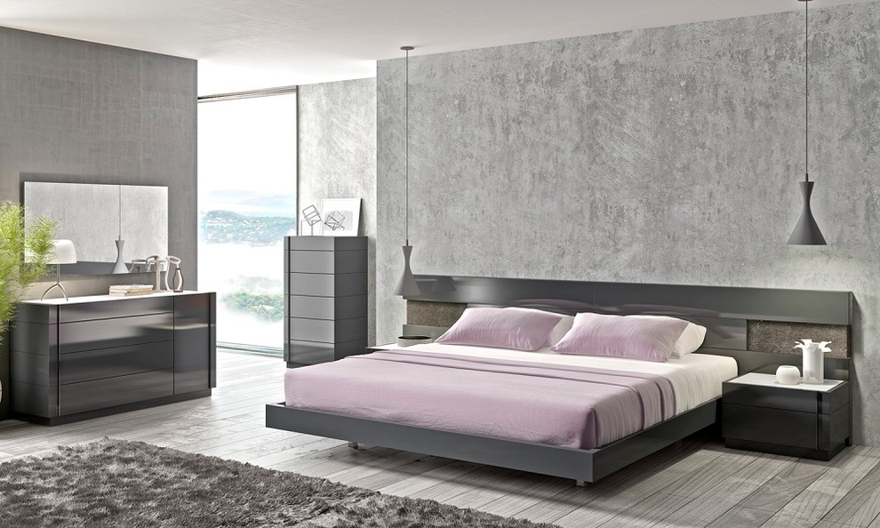 Design ideas for a medium sized modern master bedroom in New York.