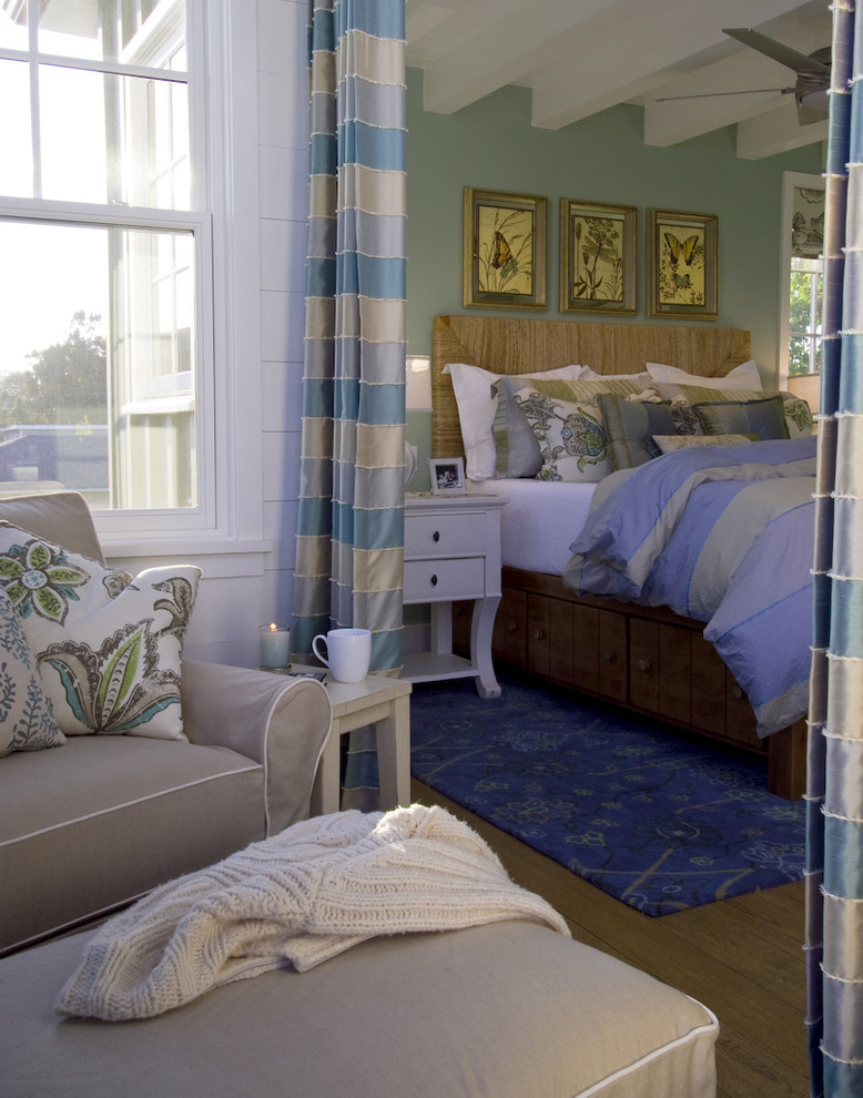 Imagen de dormitorio marinero con paredes verdes