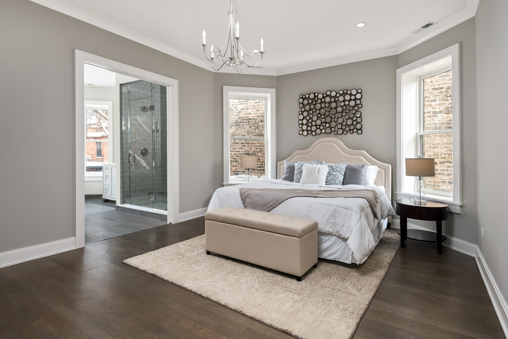 Design ideas for a traditional bedroom in Chicago.