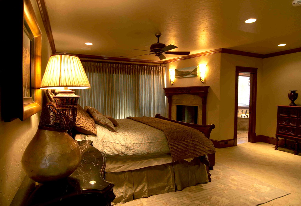На фото: большая гостевая спальня (комната для гостей) в стиле рустика с стандартным камином и фасадом камина из плитки с