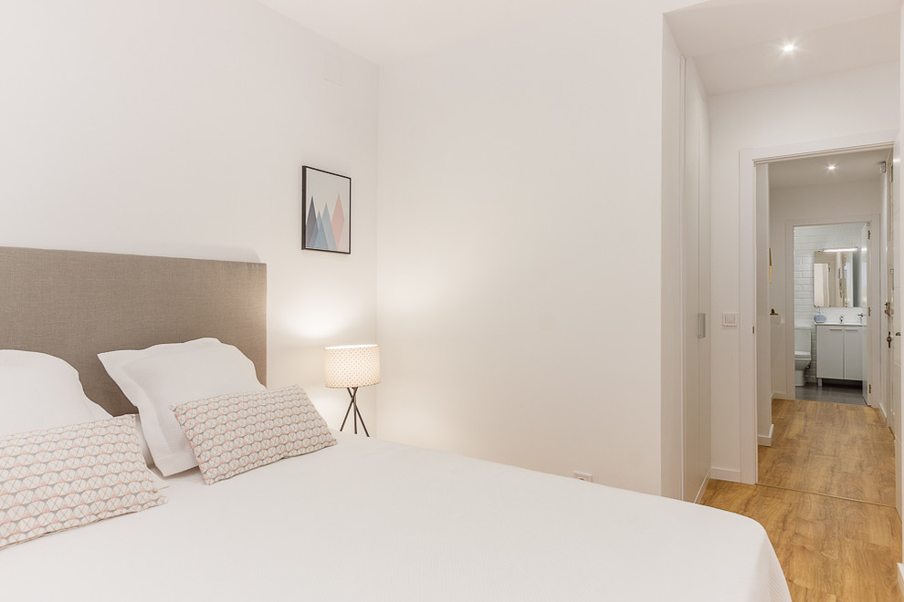 Design ideas for a scandinavian bedroom in Madrid.