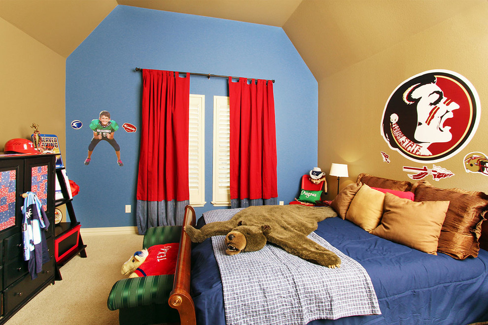 Photo of a bohemian bedroom in Dallas.