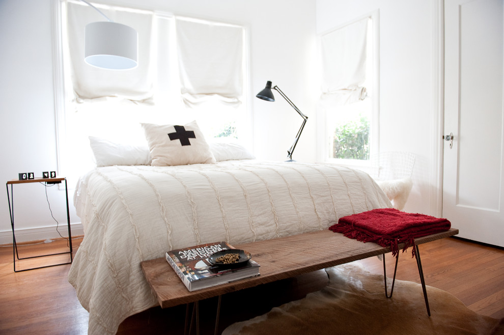 ダラスにあるコンテンポラリースタイルのおしゃれな寝室 (白い壁) のレイアウト