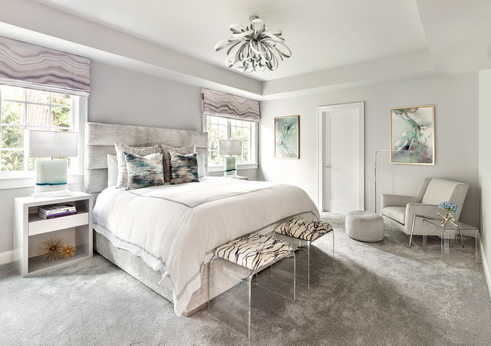 Foto de dormitorio clásico renovado con paredes grises, moqueta y suelo gris