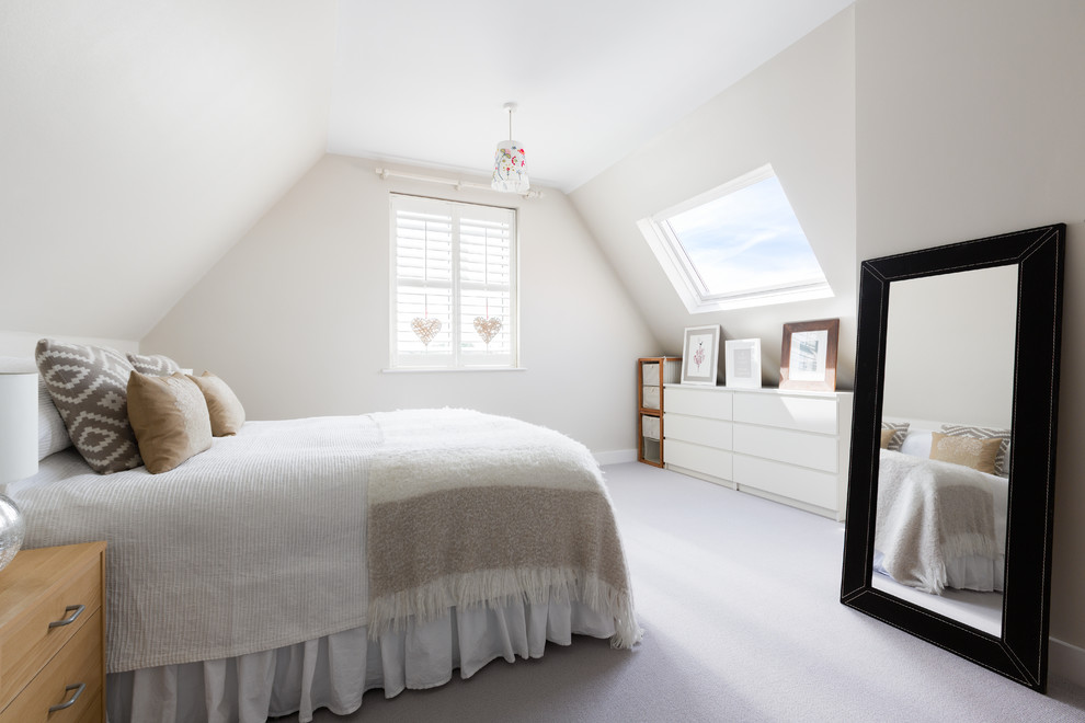 Inspiration for a contemporary guest carpeted bedroom remodel in London with white walls