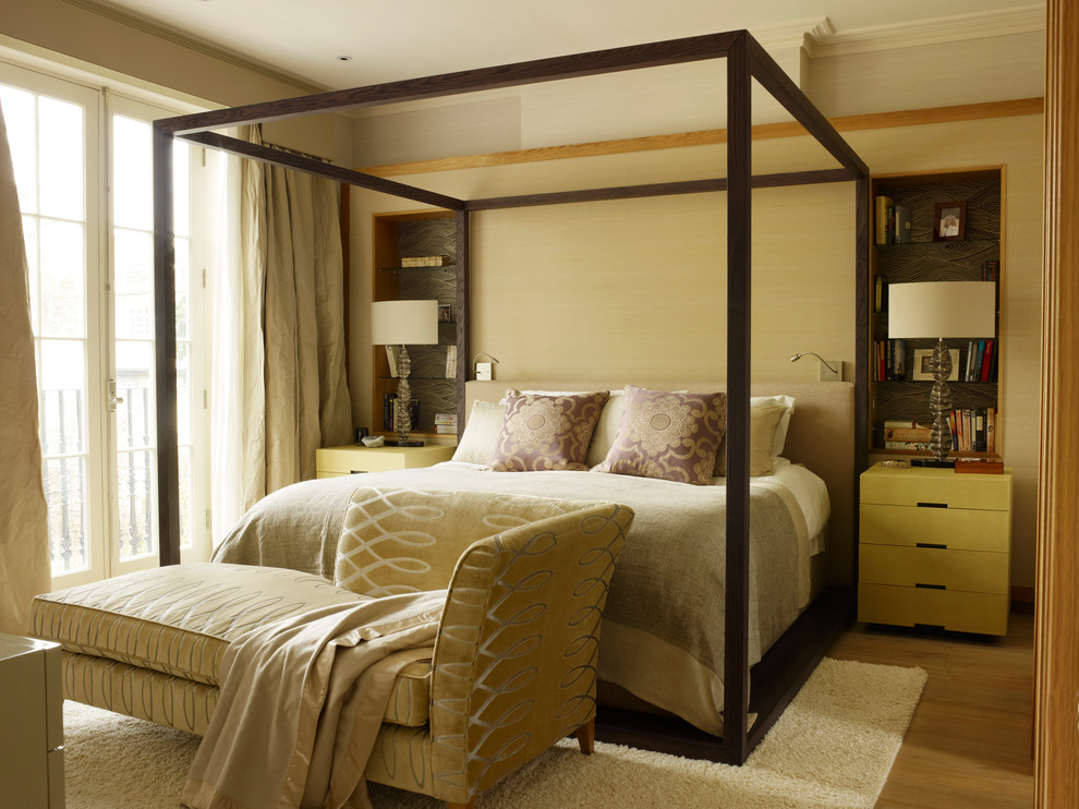 Immagine di una camera da letto chic di medie dimensioni