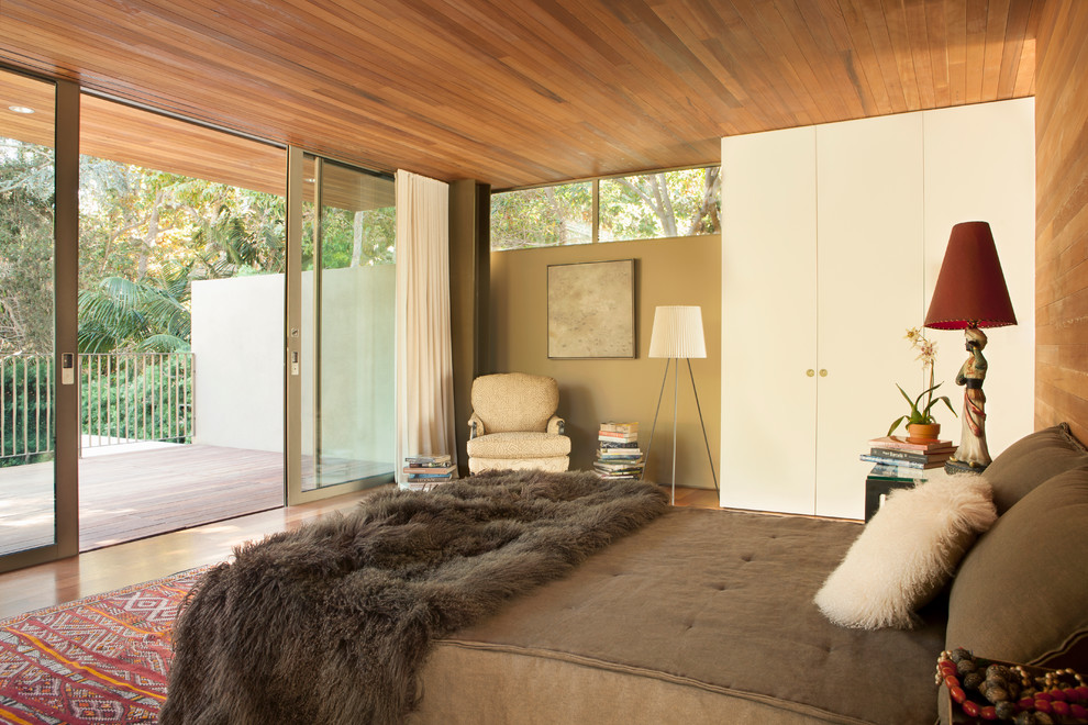 Example of a mid-sized 1950s guest medium tone wood floor and beige floor bedroom design in Los Angeles with beige walls and no fireplace