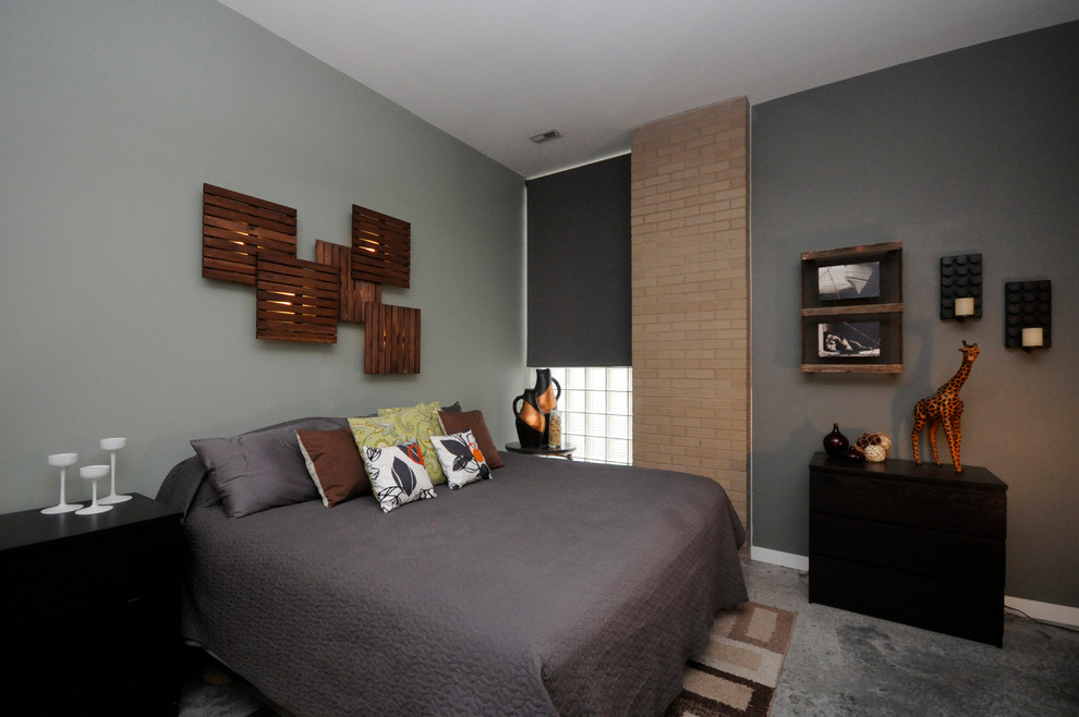 Foto di una camera da letto design con pareti grigie