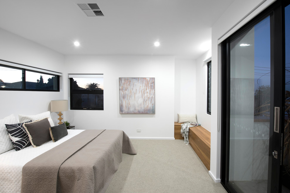 Ispirazione per una grande camera degli ospiti minimal con pareti bianche, moquette e pavimento grigio