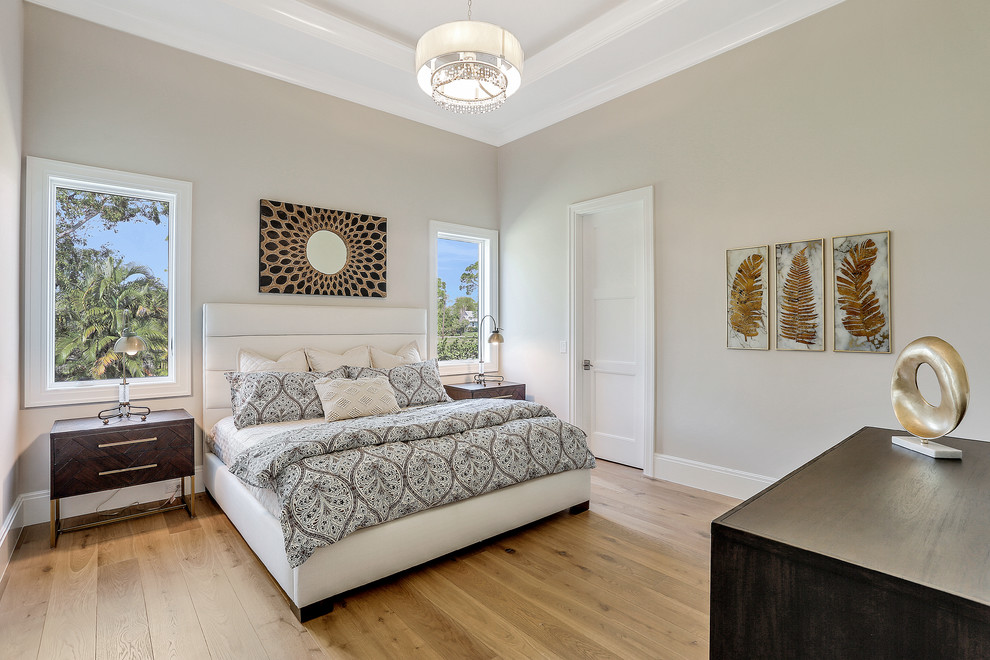 На фото: спальня в стиле неоклассика (современная классика) с серыми стенами, паркетным полом среднего тона и коричневым полом без камина с