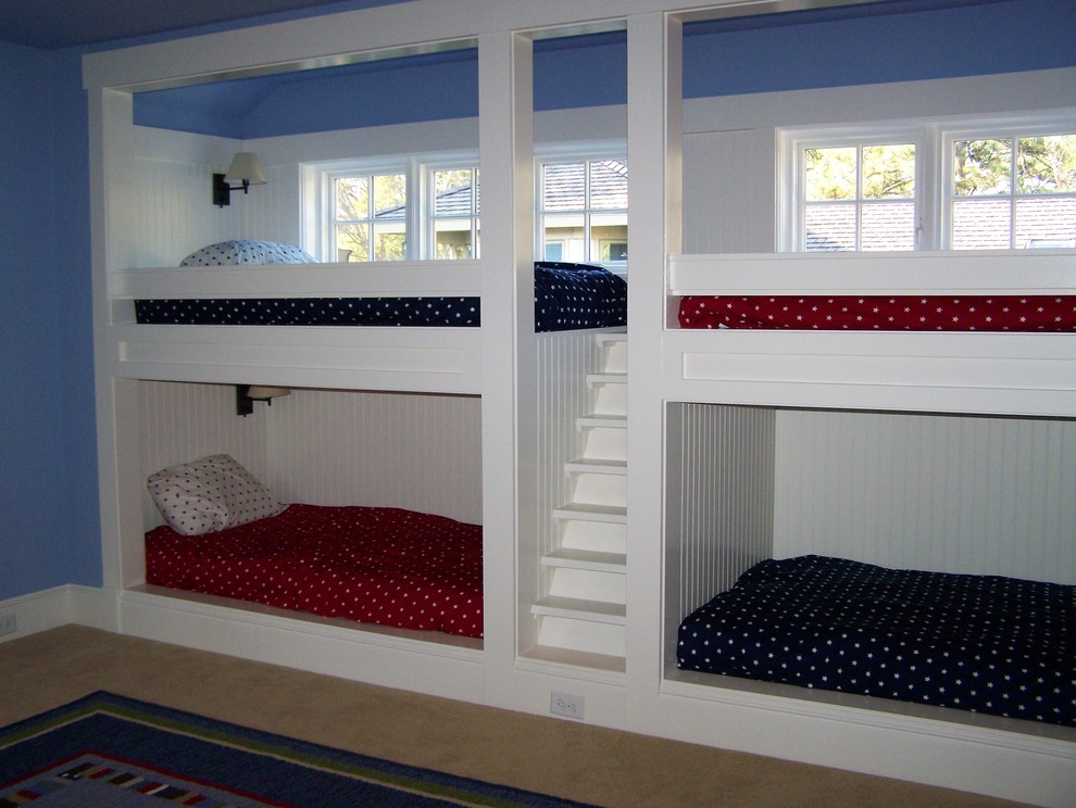 Bedroom - bedroom idea in Raleigh