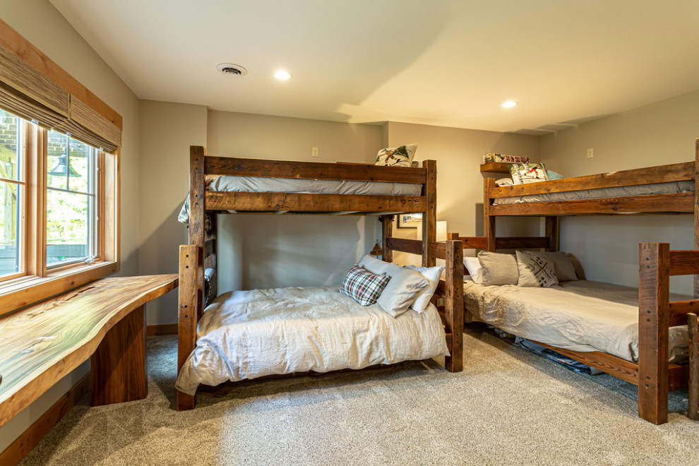 Diseño de dormitorio rústico con paredes grises, moqueta y suelo gris