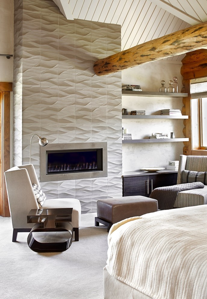 Immagine di una camera da letto stile rurale con pareti bianche, moquette, cornice del camino piastrellata e camino classico