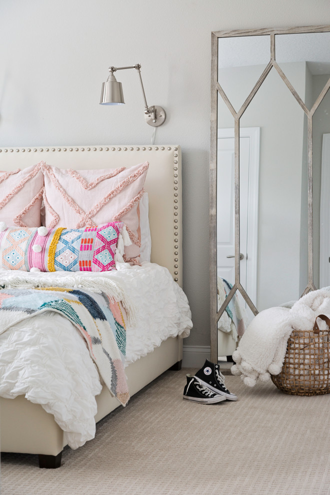 Inspiration for a traditional grey and pink bedroom in Orlando with grey walls, carpet and beige floors.