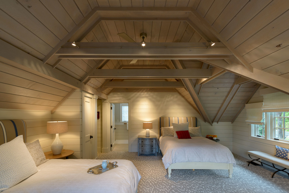 Foto de dormitorio tradicional con paredes blancas, moqueta y suelo gris