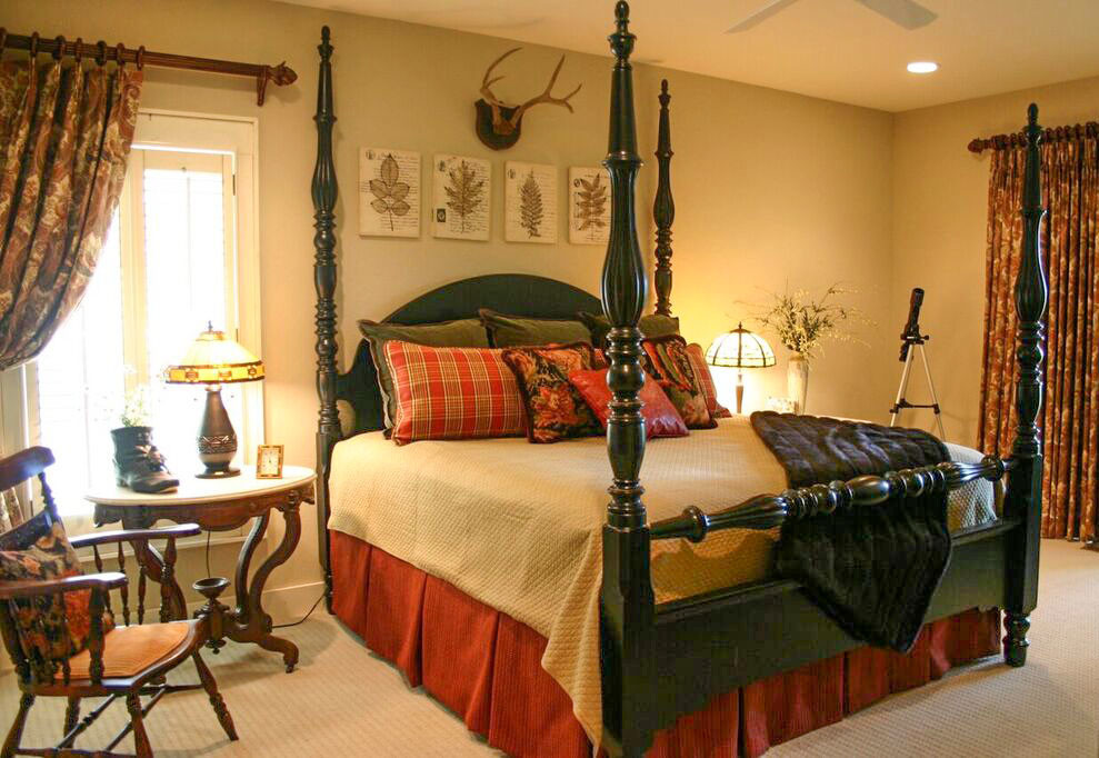 Inspiration for a mid-sized timeless master carpeted bedroom remodel in Atlanta with beige walls