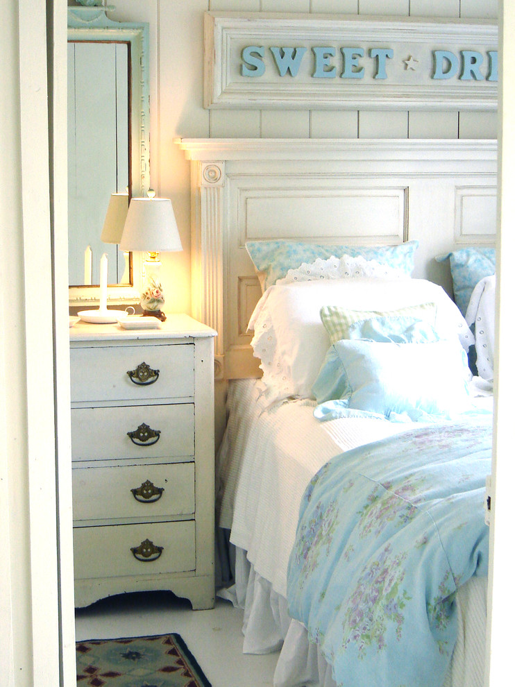 Bedroom - shabby-chic style bedroom idea in Tampa