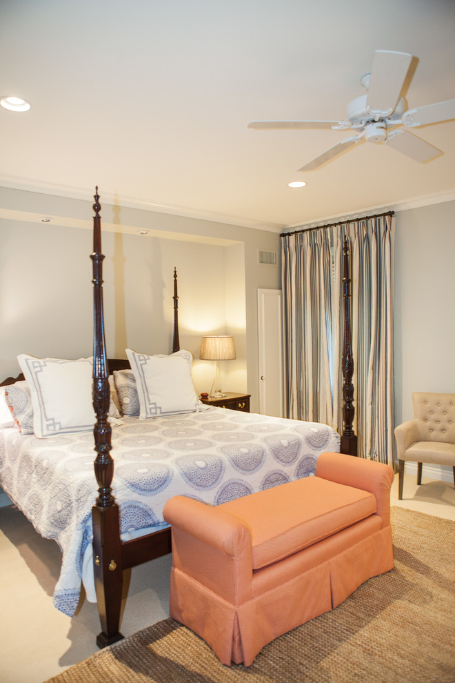 Ejemplo de dormitorio principal tradicional de tamaño medio con paredes azules, moqueta, todas las chimeneas, marco de chimenea de baldosas y/o azulejos y suelo beige