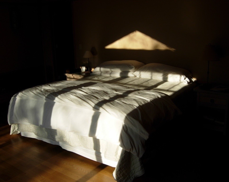 Esempio di una camera da letto bohémian