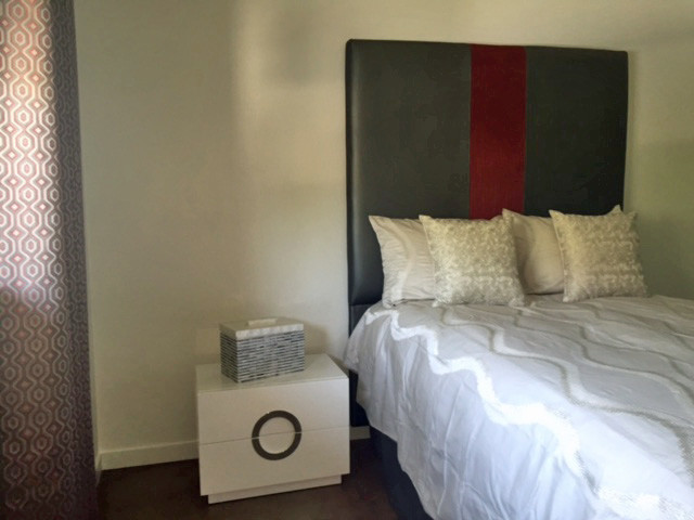 Modelo de dormitorio contemporáneo pequeño