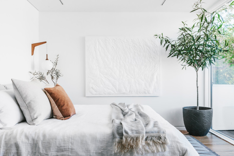 Immagine di una grande camera da letto minimalista
