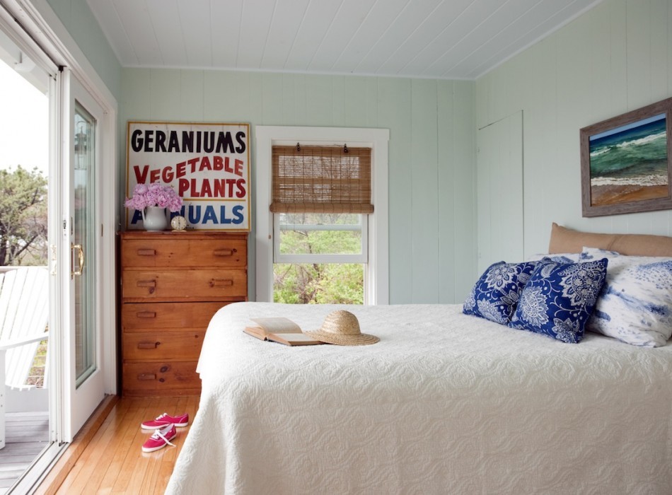 Bedroom - coastal bedroom idea in Boston with green walls