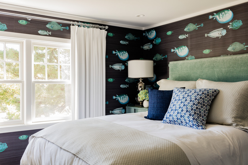 Diseño de habitación de invitados costera de tamaño medio con paredes azules