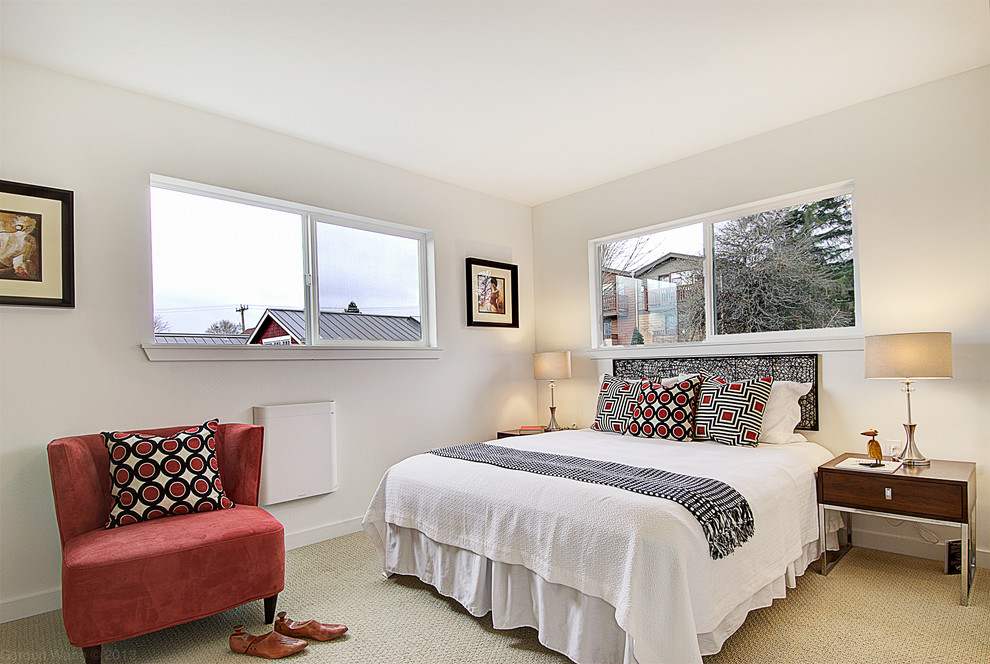 シアトルにあるトランジショナルスタイルのおしゃれな寝室 (白い壁、カーペット敷き)