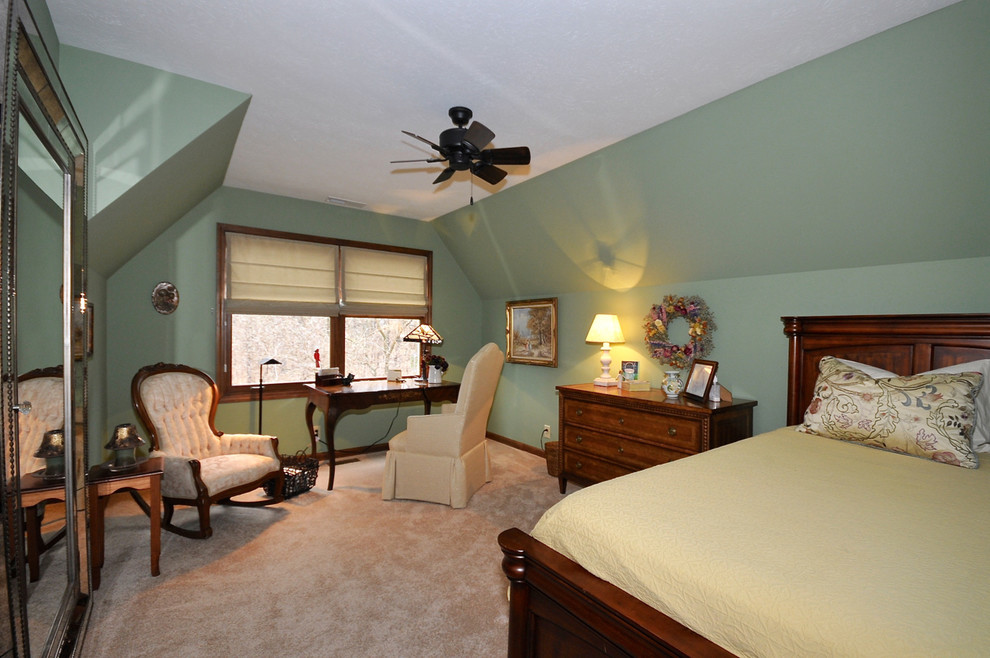 インディアナポリスにあるトラディショナルスタイルのおしゃれな寝室のインテリア